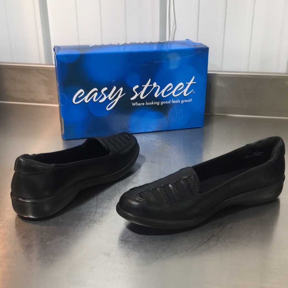 New WB Woman’s Easy Street Women’s Black Slip-On Comfort Loafers‎